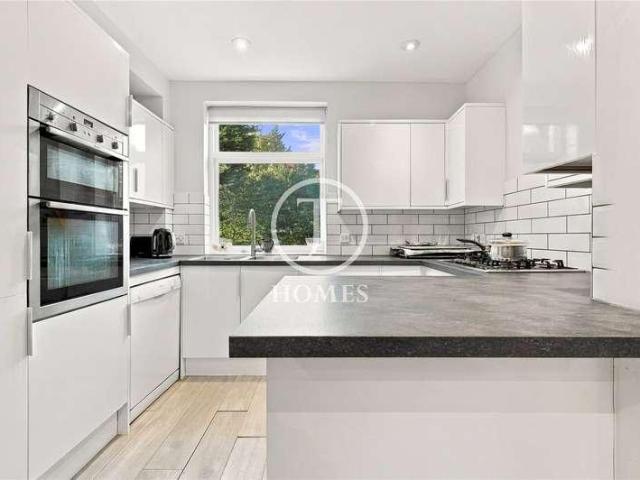6 bed house for sale