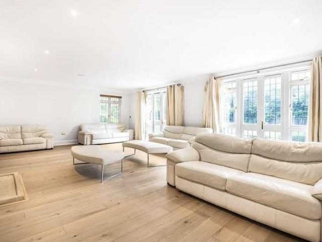 6 bed house for sale