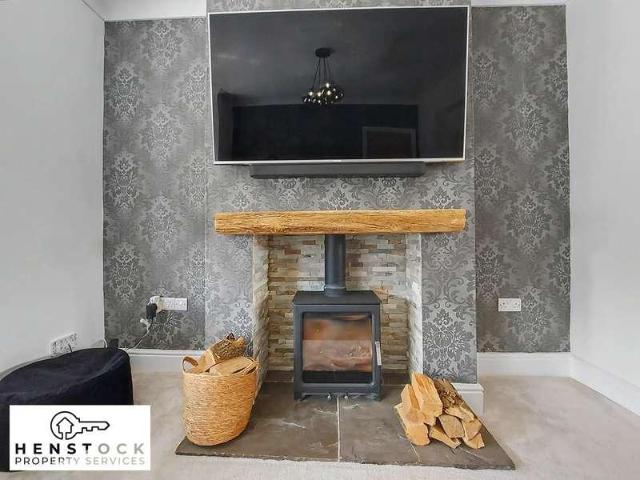 6 bed house for sale