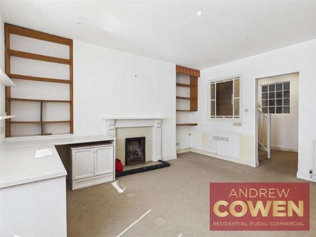 7 bed house for sale