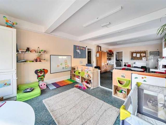 6 bed house for sale