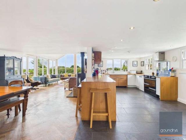 6 bed house for sale