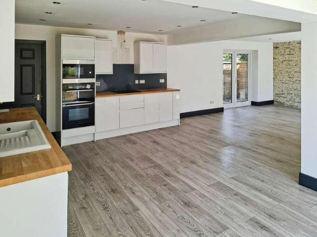 6 bed house for sale