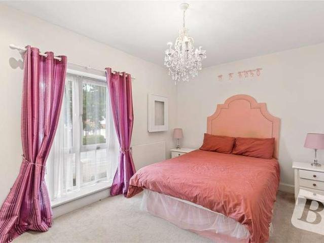 6 bed house for sale
