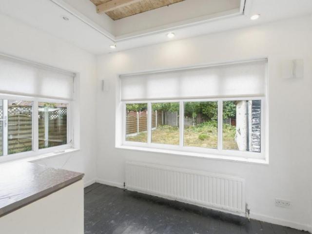 6 bed house for sale
