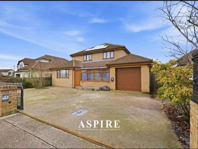 6 bed house for sale