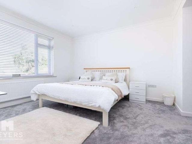 6 bed house for sale