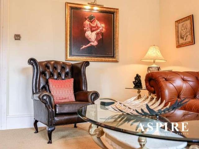 6 bed house for sale