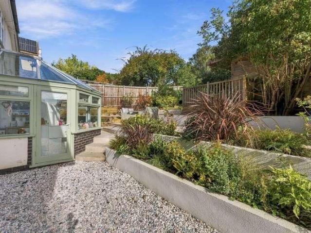 6 bed house for sale