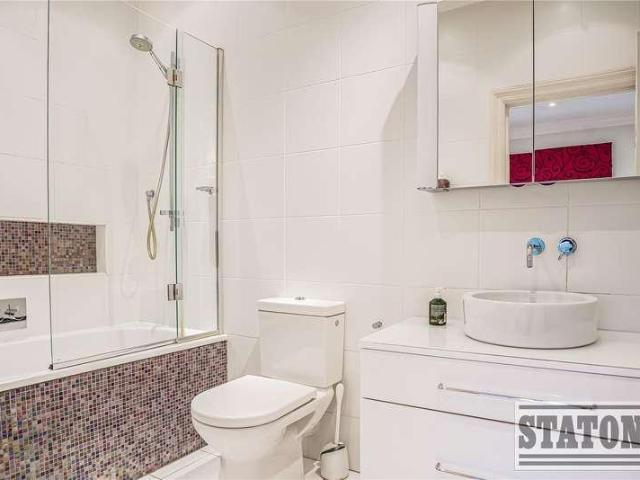 6 bed house for sale