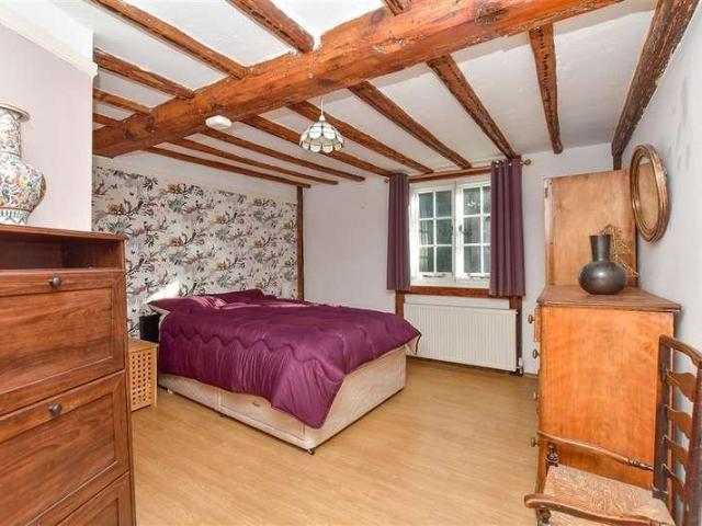 6 bed house for sale