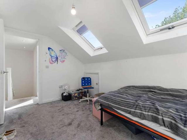 6 bed house for sale