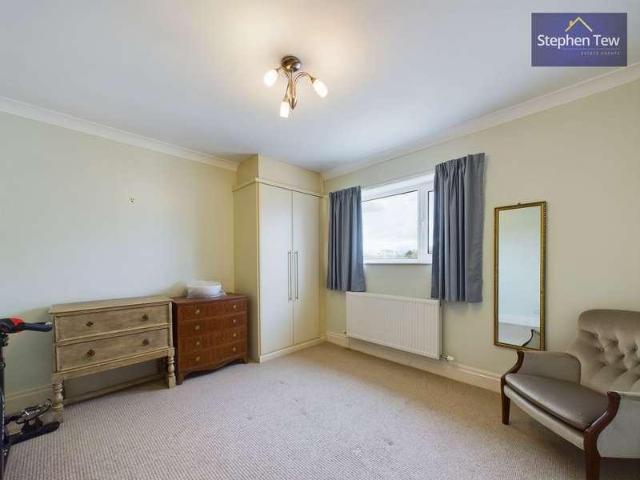 6 bed house for sale