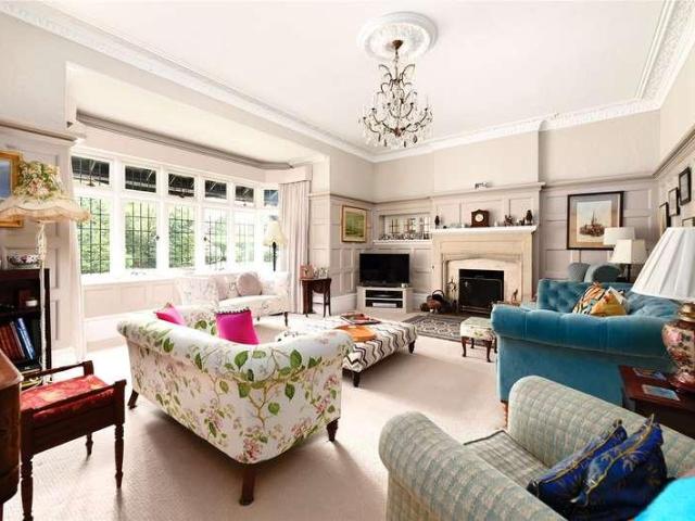 6 bed house for sale