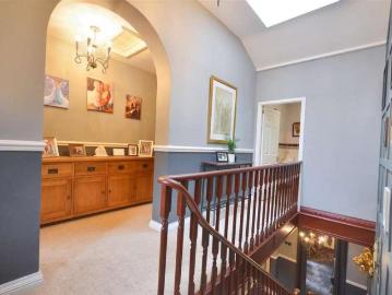 6 bed house for sale