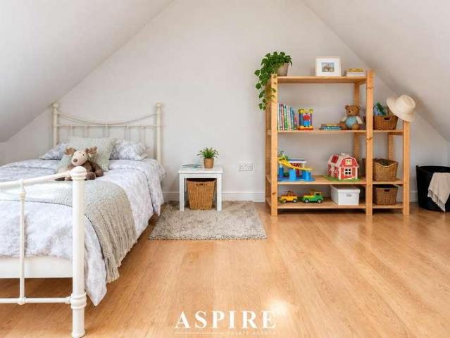 6 bed house for sale