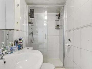 6 bed house for sale