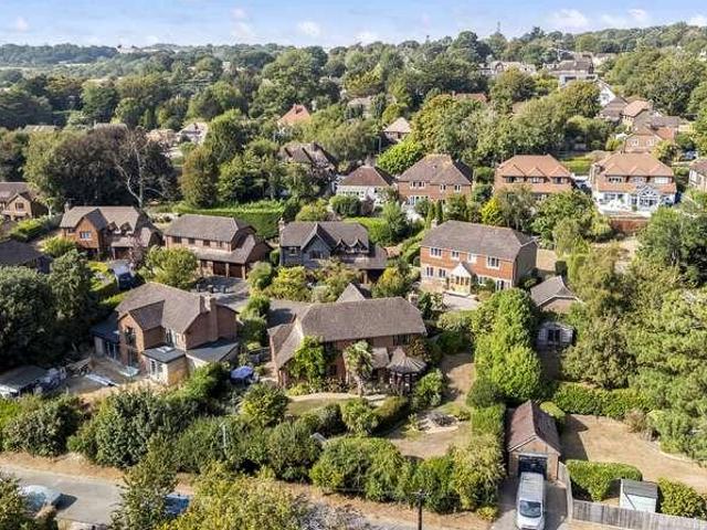 6 bed house for sale