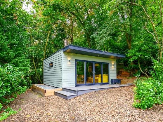 6 bed house for sale