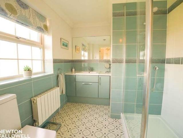 6 bed house for sale