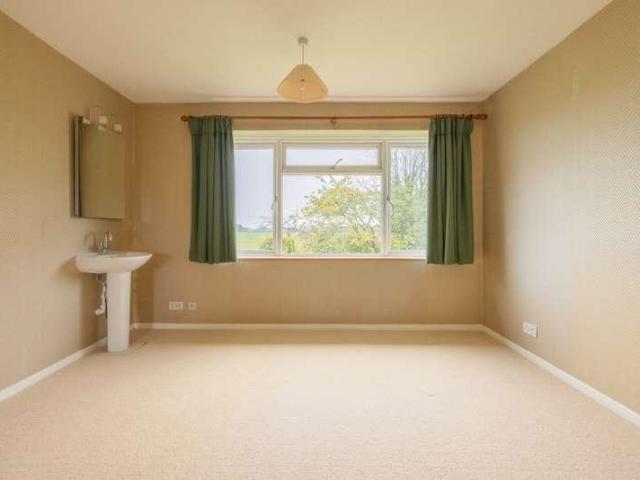 6 bed house for sale
