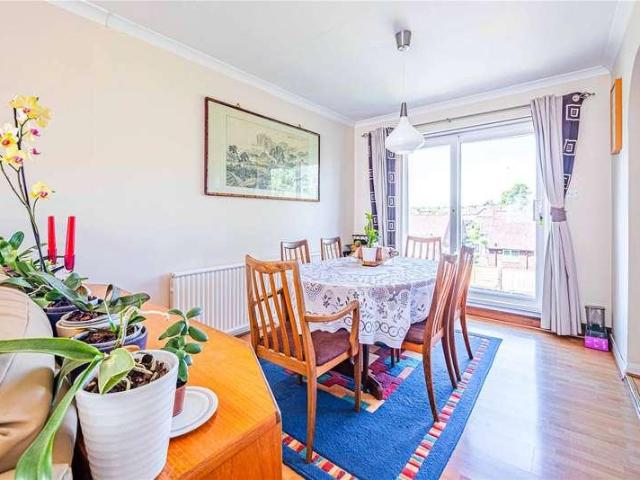 6 bed house for sale