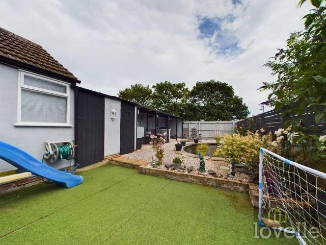 6 bed house for sale