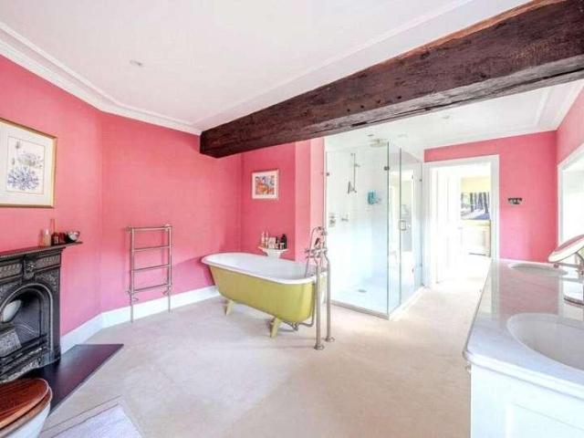 6 bed house for sale