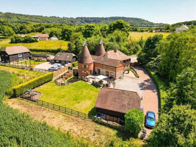 6 bed house for sale