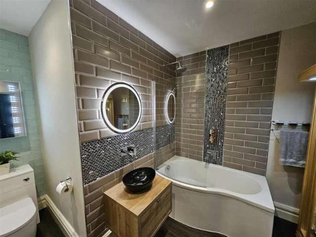 6 bed house for sale