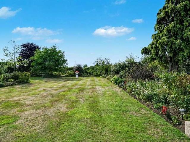 6 bed house for sale