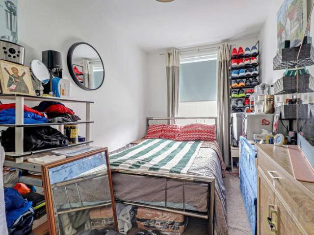 6 bed house for sale