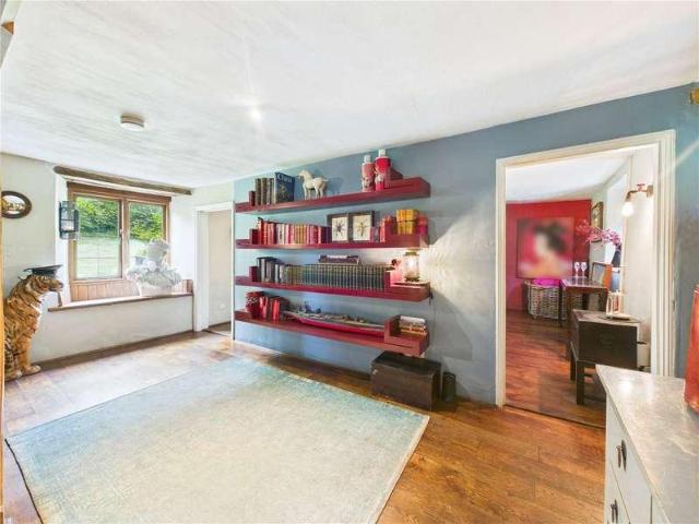 6 bed house for sale