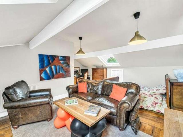 6 bed house for sale