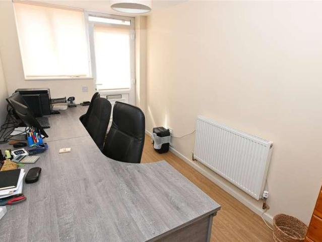 6 bed house for sale