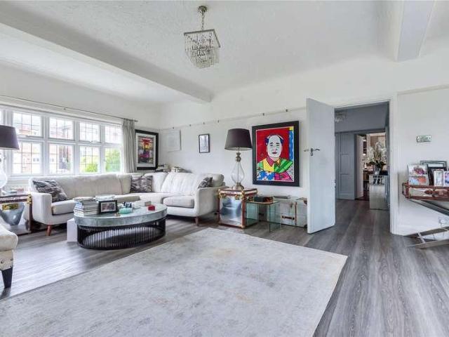 6 bed house for sale