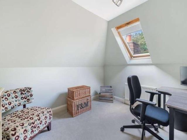 6 bed house for sale