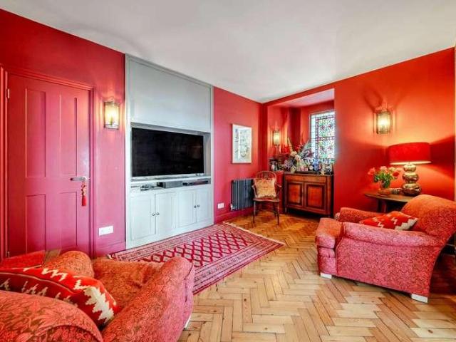 6 bed house for sale