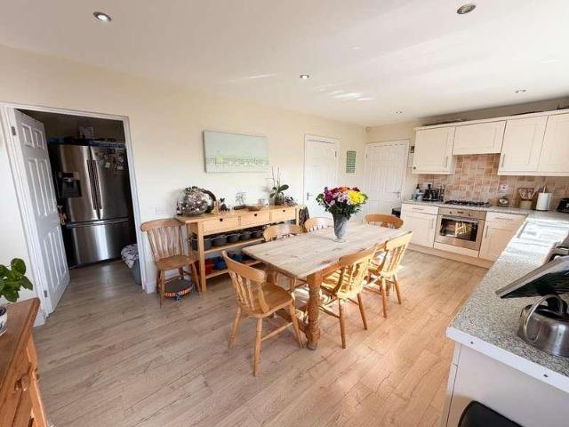 6 bed house for sale