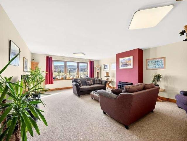 6 bed house for sale