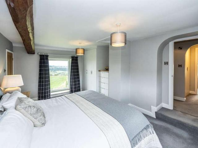 6 bed house for sale
