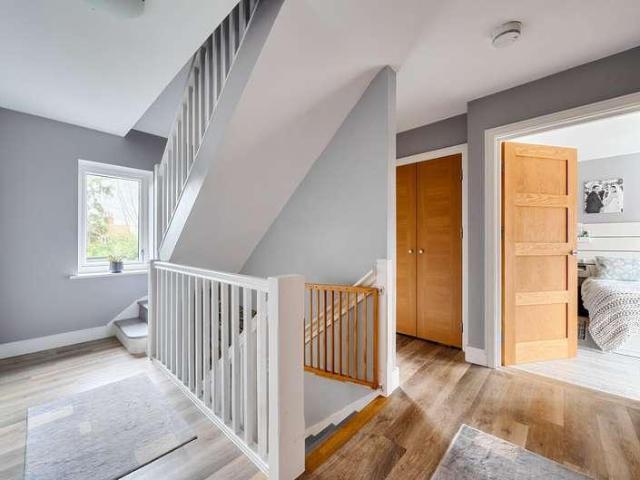 6 bed house for sale