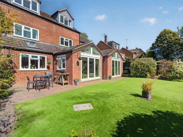 6 bed house for sale