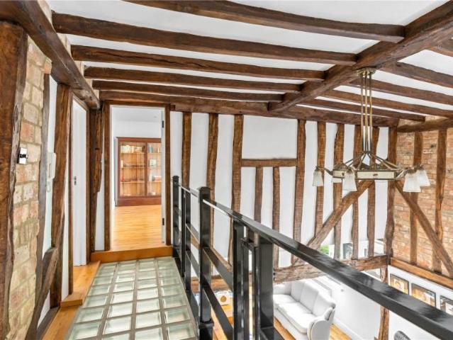 6 bed house for sale