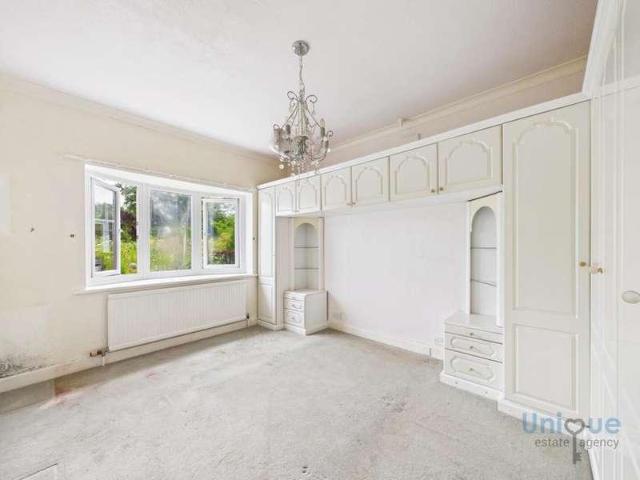 6 bed house for sale