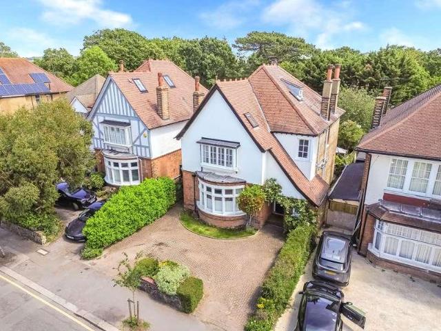 6 bed house for sale