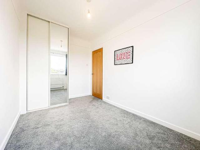 6 bed house for sale