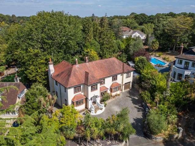 6 bed house for sale