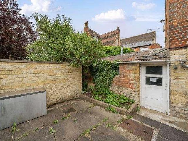 6 bed house for sale
