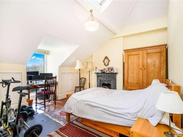6 bed house for sale